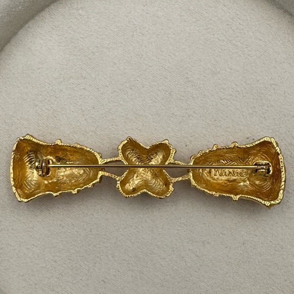 Vintage IVANA Trump Gold Tone Double Tassel Knot Brooch Signed Rare Pin - Picture 3 of 5